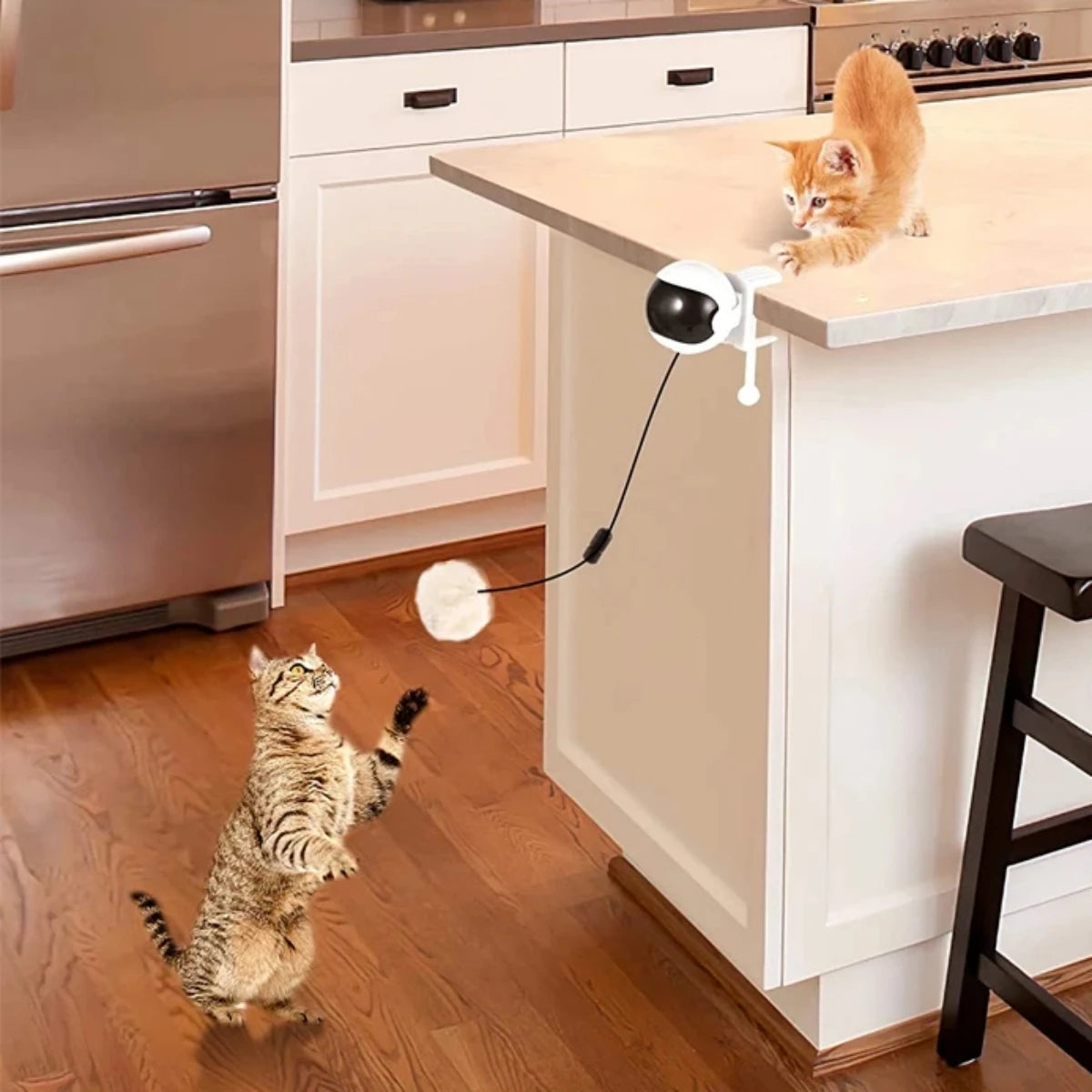 Elektrisches Katzenspielzeug mit Hebeball