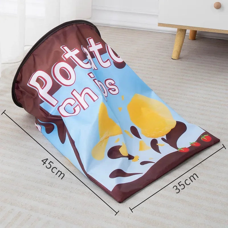 Katzentunnel im Chipstüten-Design