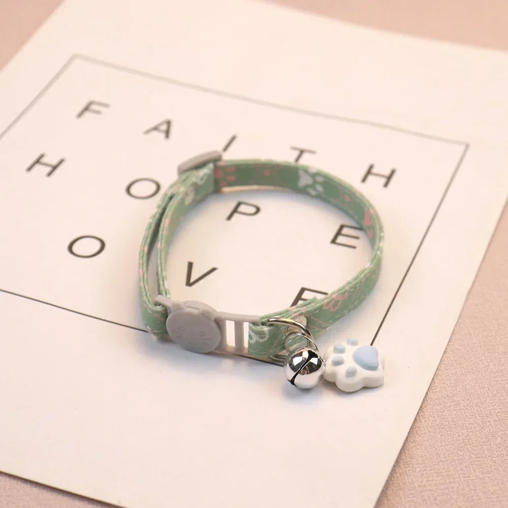 Niedliches Pfötchen-Halsband
