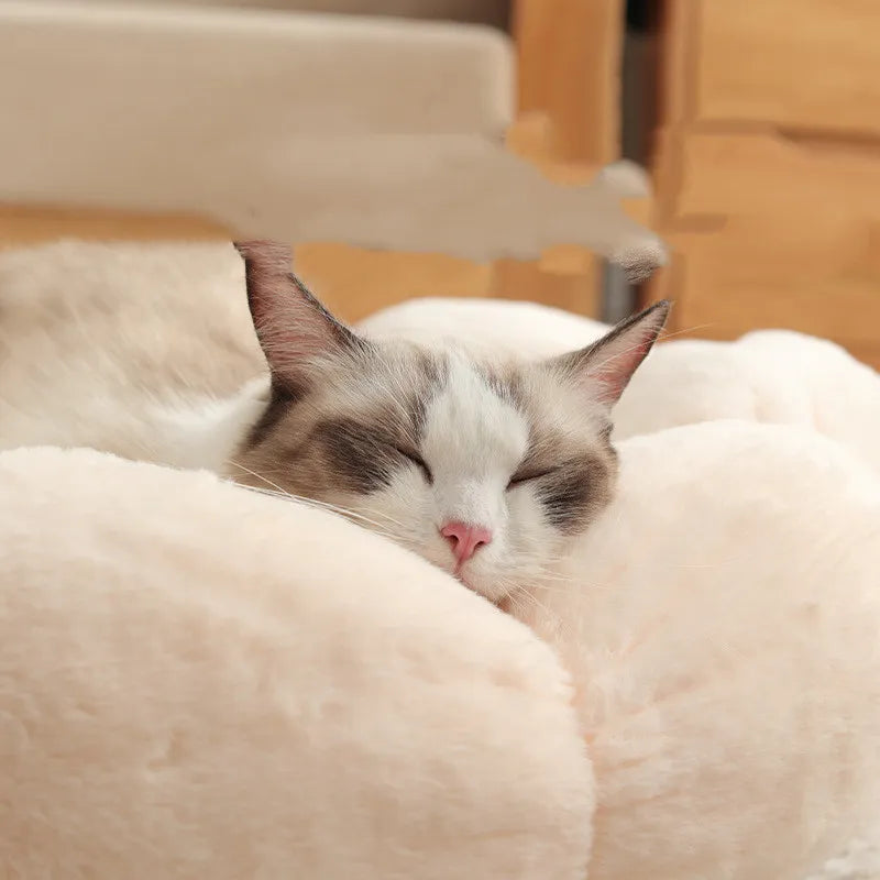 BlütenNest – Kuscheliges Katzenbett in Blumen-Form