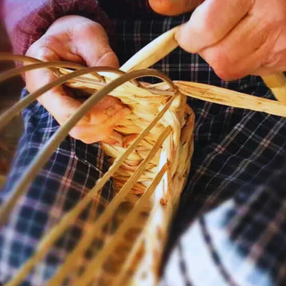 WeidenTraum – Weidenkorb Katzenbett mit natürlicher Schlafmatte