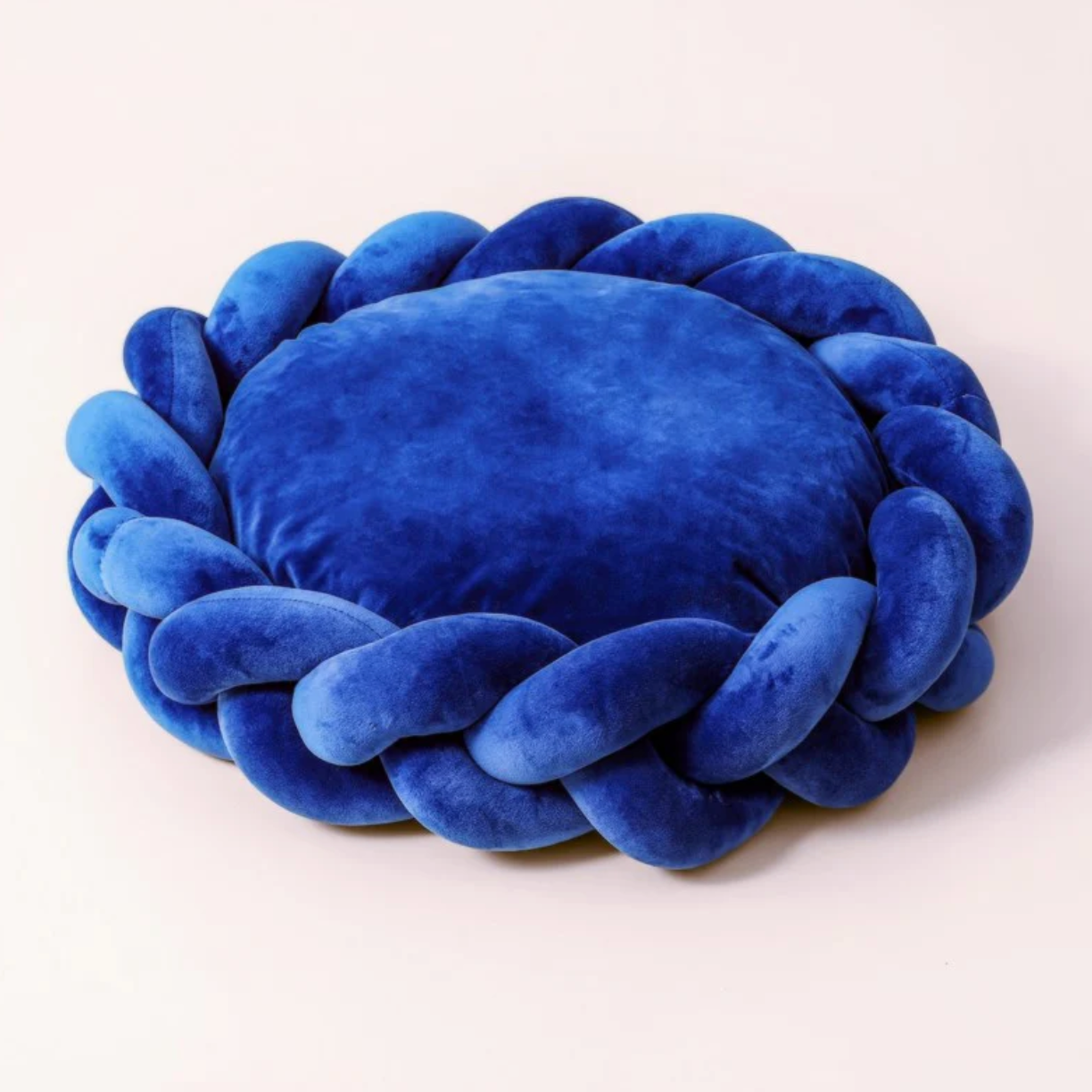 TraumNest – Luxus-Hundebett für stilvollen Schlaf